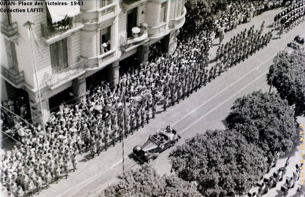 ORAN 1943 DEFILE PLACE DES VICTOIRES (11).JPG